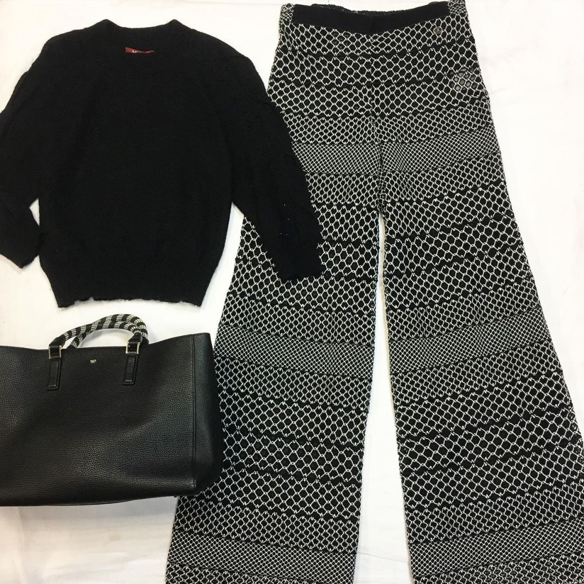 Свитер Max Mara  размер S цена 4 616 руб Брюки /сетка/ Chanel размер 40 цена 23 078 руб Сумка Hidmarch 
