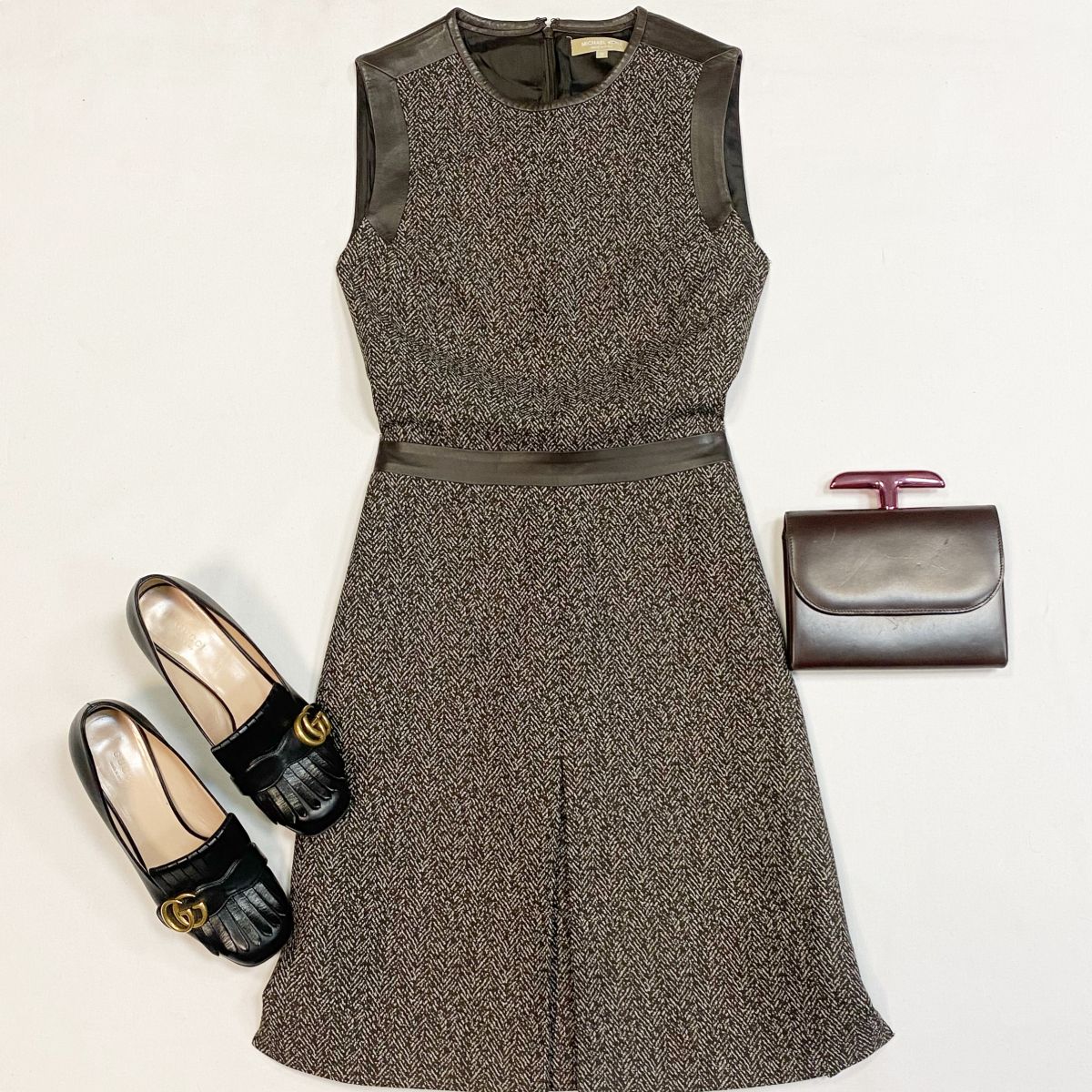 Платье Michael Kors размер 10 цена 1 539 рубТуфли Gucci размер 38 цена 23 078 рубКлатч Dior