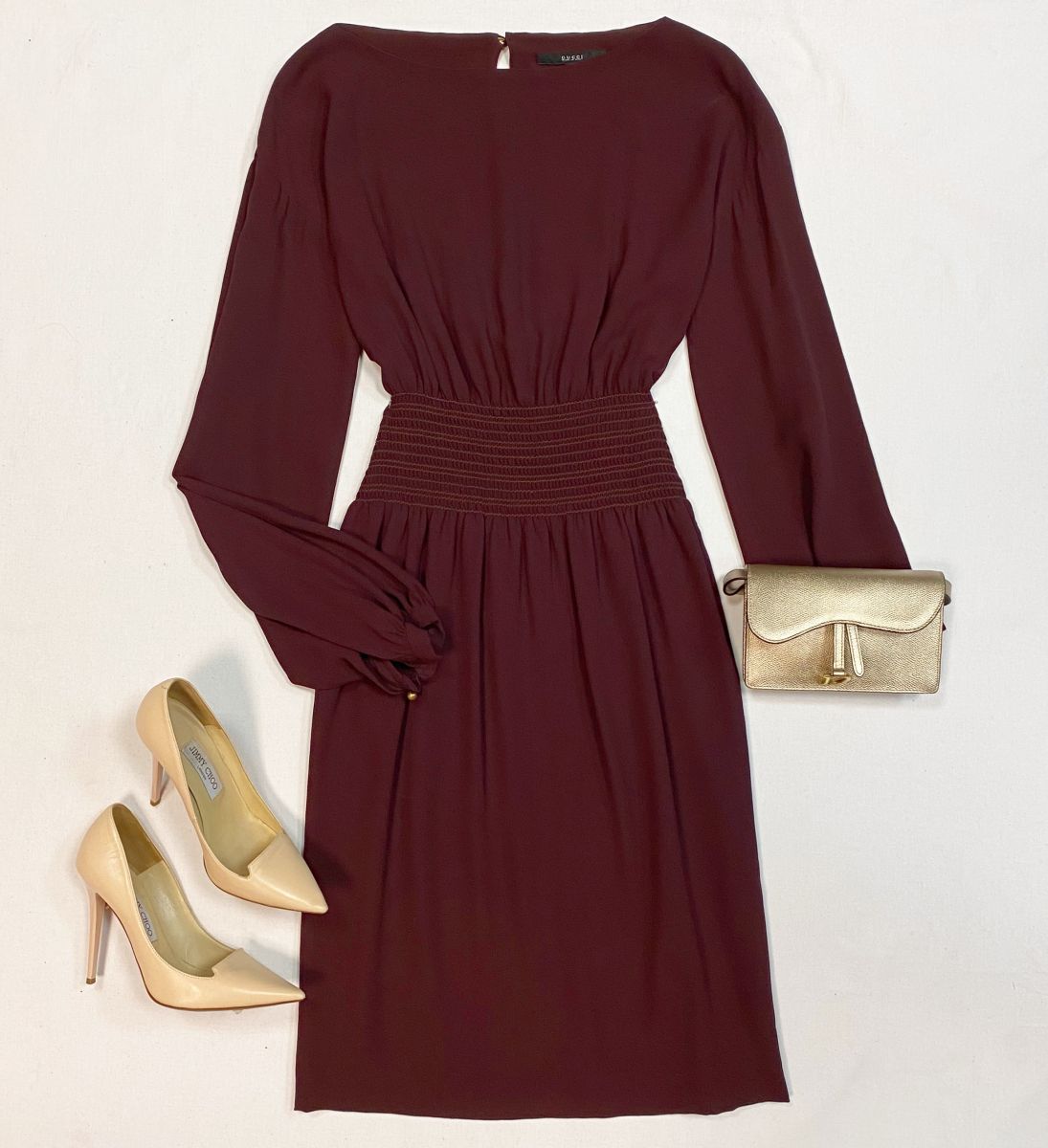 Платье Gucci размер 40 цена 12 308 руб
Туфли Jimmy Choo размер 36 цена 7 693 руб
Сумка Dior