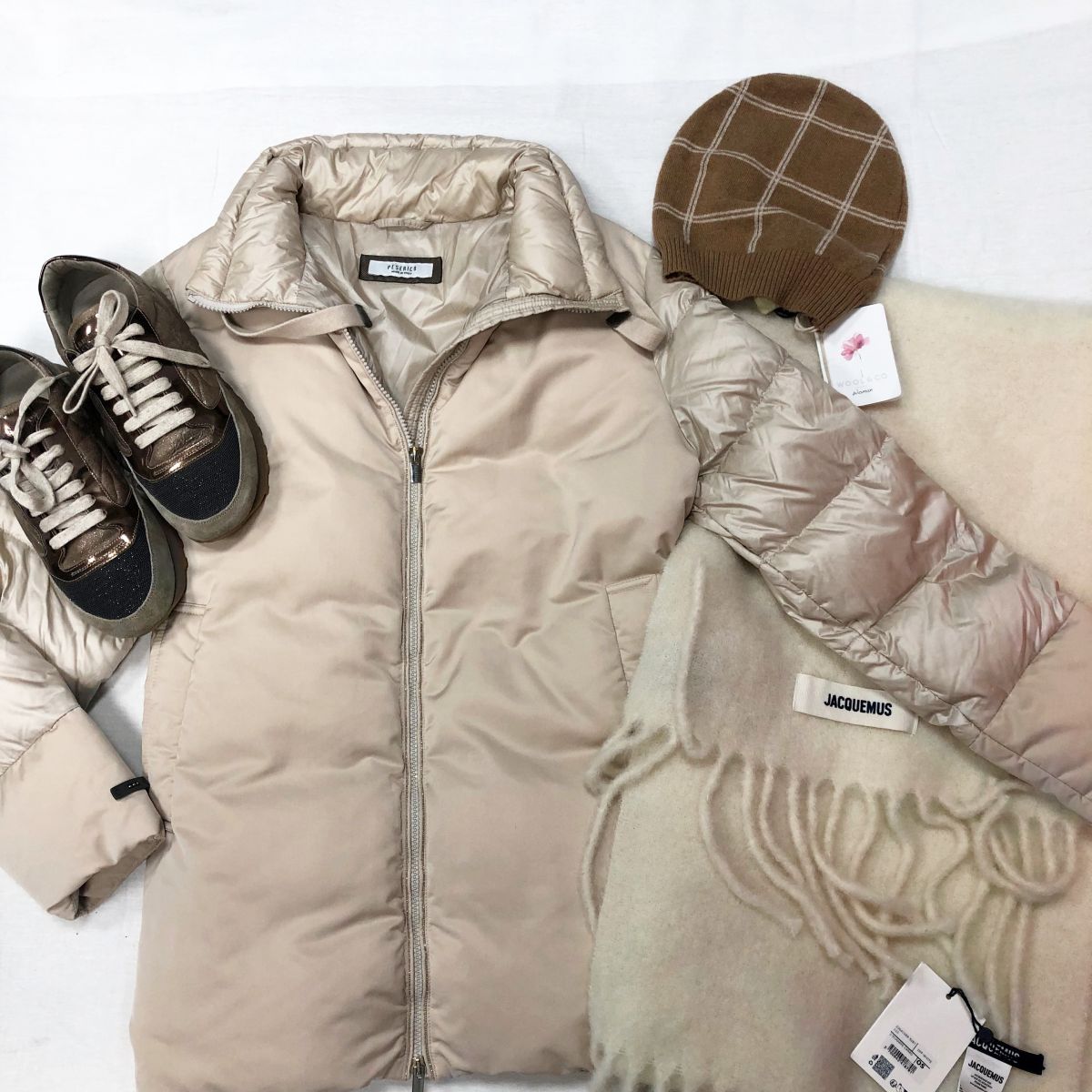 Куртка PESERICO размер 40 цена 15 655 руб Шапка Wool &amp;Co Шарф JACQMOUSE