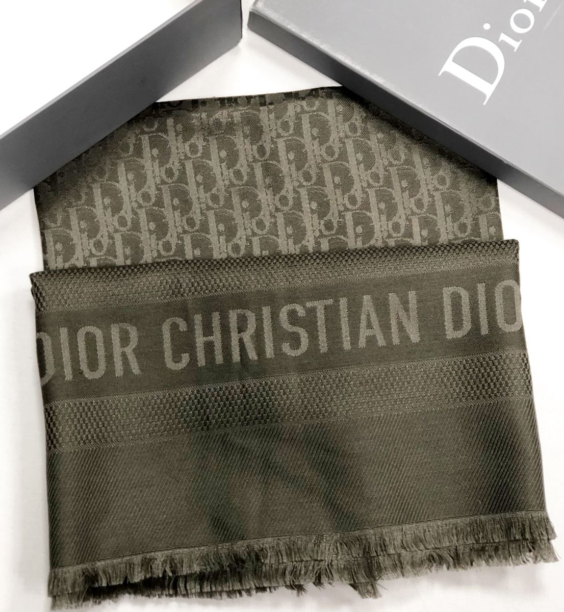 Палантин Christian Dior размер 140/140 цена 7 828 руб