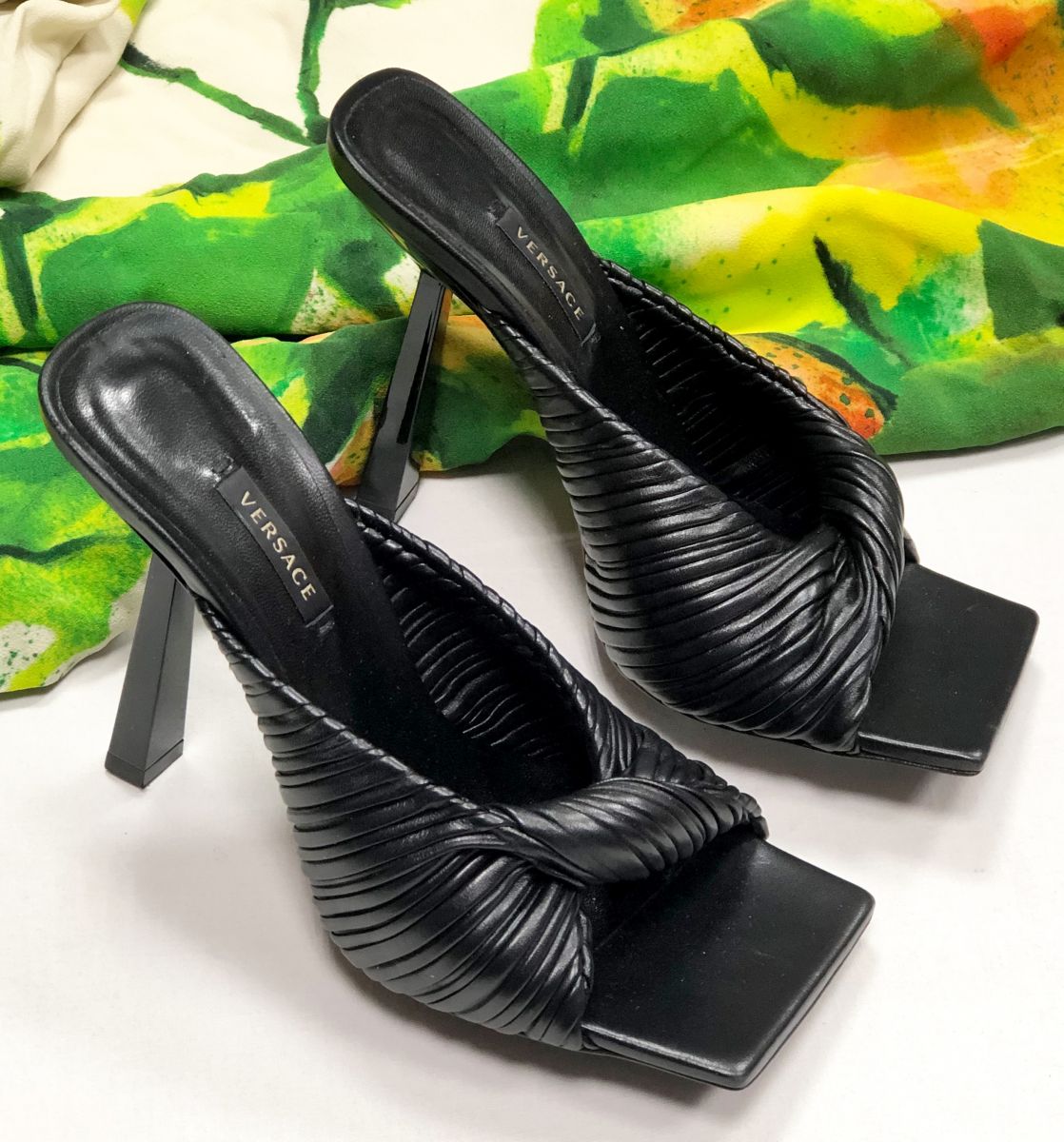 Сабо Versace размер 39 цена 23 483 руб
