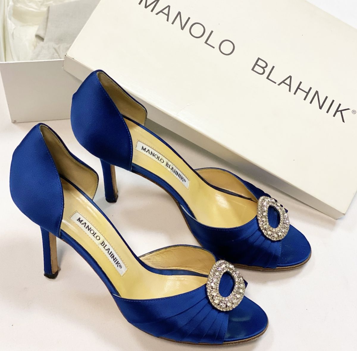 
Босоножки Manolo Blahnik размер 37 цена 15 385 руб