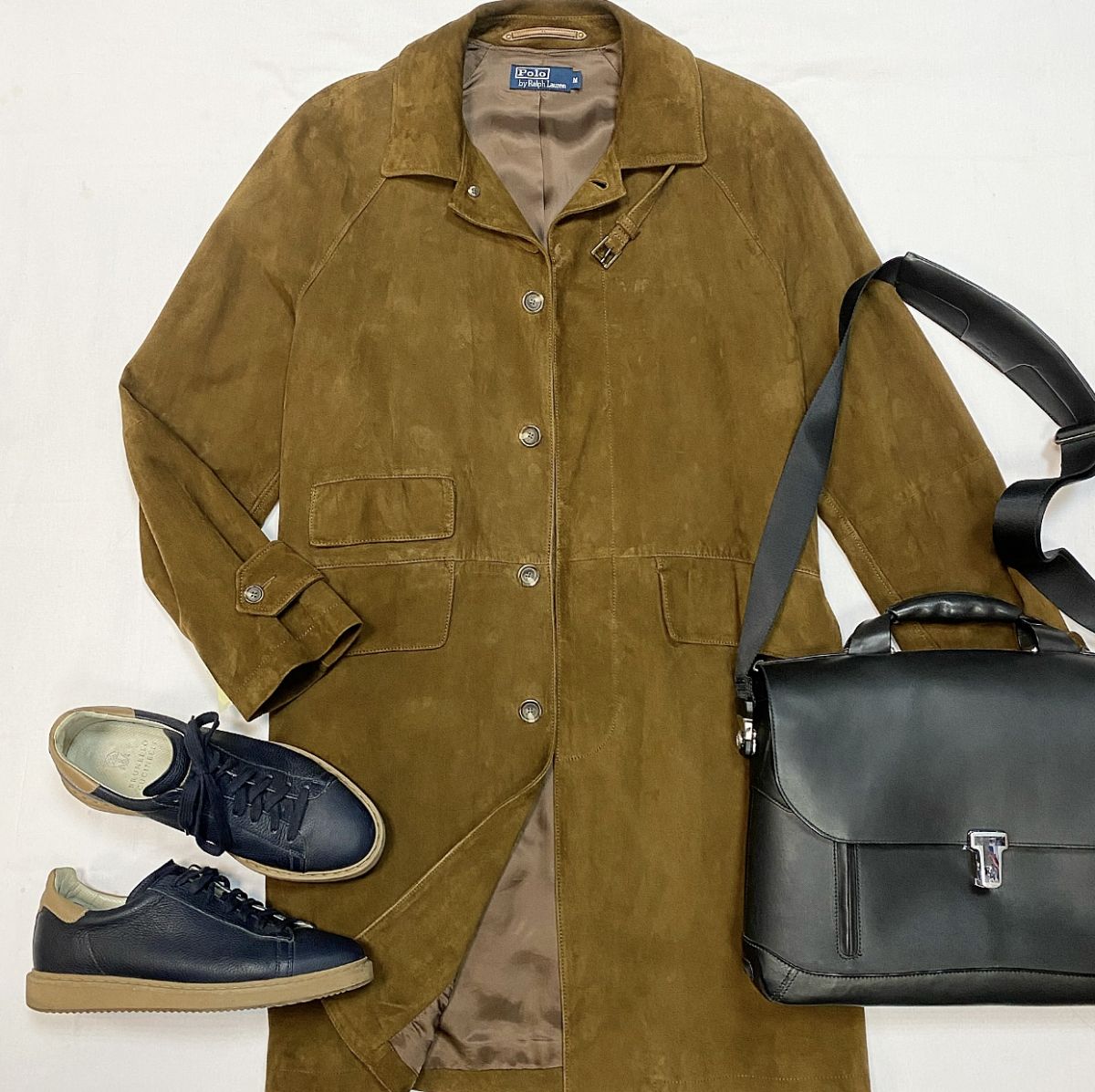 Плащ / замша / Polo Ralph Lauren размер M цена 30 770 руб
Кеды Brunello Cucinelli размер 41.5 цена 23 078 руб
Сумка Tumi