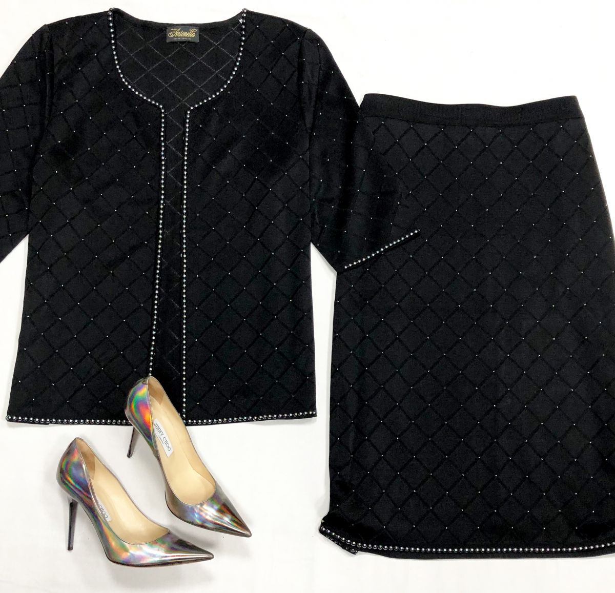Костюм Antonelli размер 56 цена 10 959 руб
Туфли Jimmy Choo размер 39 цена 15 655 руб