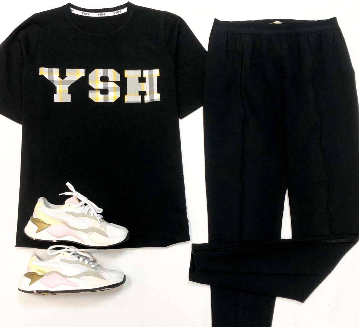 Брюки Celine 36 цена 7 693 руб
Футболка M цена 2 308 руб
Кроссовки Puma размер 37 цена 4 616 руб