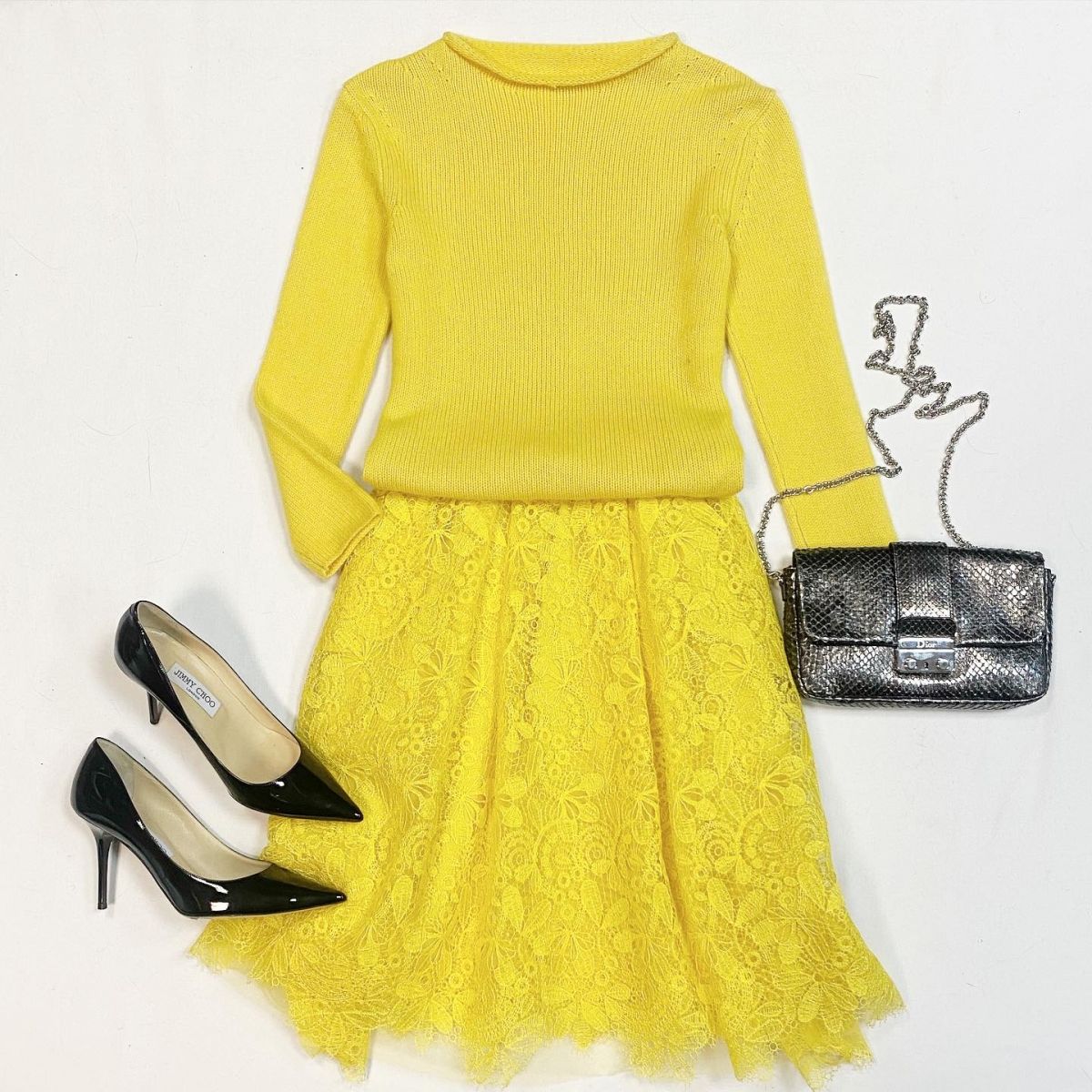 Костюм Ermanno Scervino размер 38 цена 30 770 рубТуфли Jimmy Choo размер 39 цена 15 385 рубСумка Dior