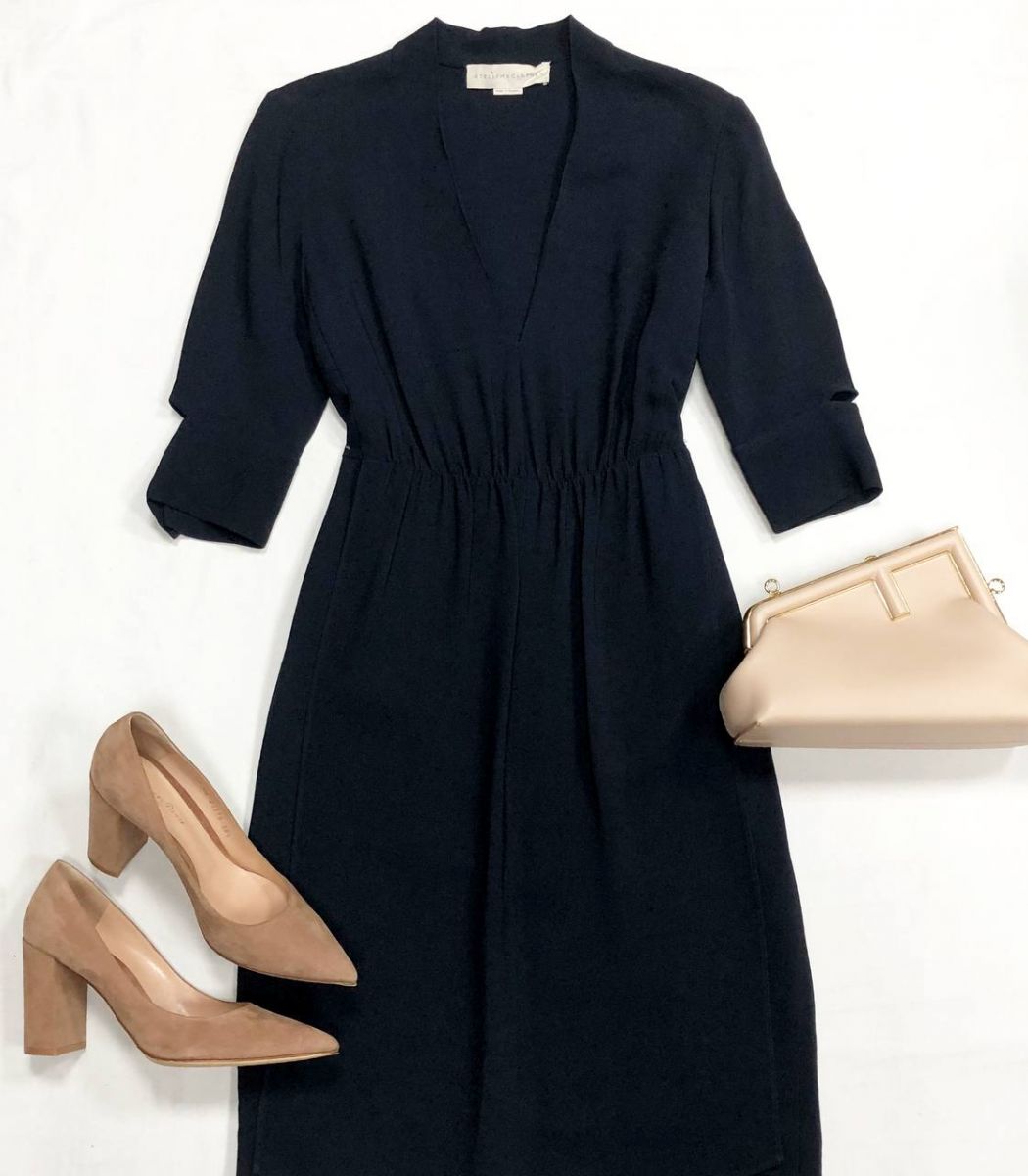 Платье Stella McCartney размер 40 цена 15 655 руб
Туфли Gianvito Rossi размер 38.5 цена 39 138 руб
Сумочка Fendi