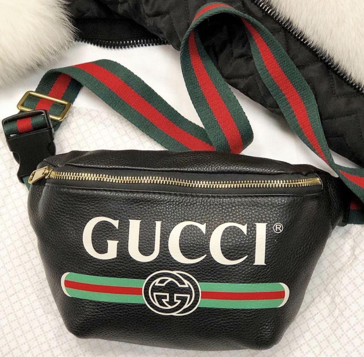 Поясная сумка Gucci  размер 25/15 цена 23 078 руб