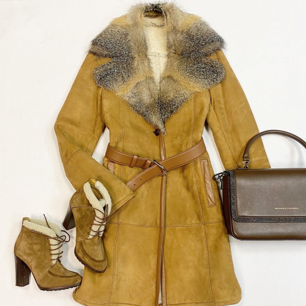 Дублёнка Gucci размер 42 цена 46 155 рубБотильоны Ralph Lauren размер 37 цена 12 308 рубСумка Brunello Cucinelli