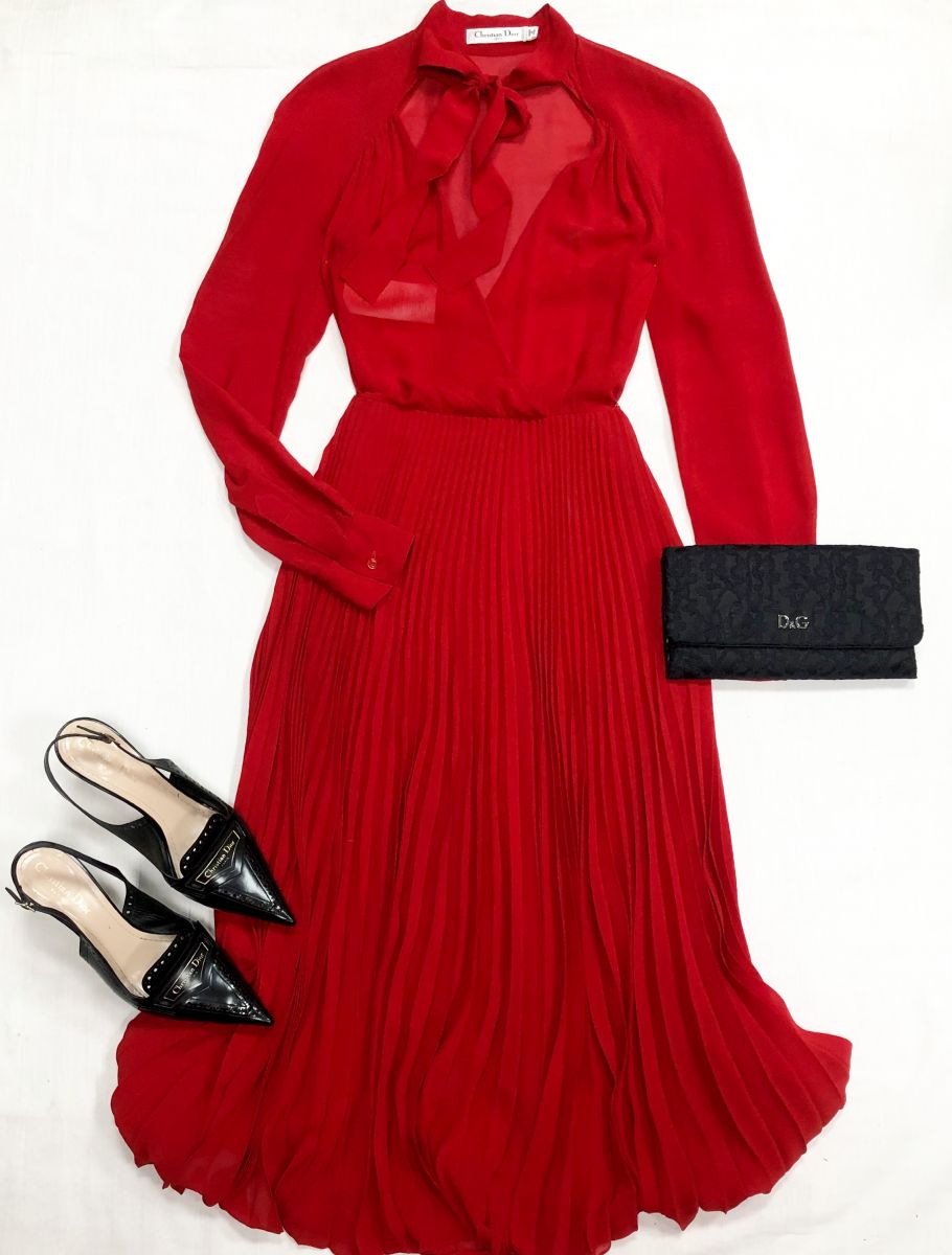 Платье Christian Dior размер 36 цена 46 965 руб
Туфли Christian Dior размер 39 цена 31 310 руб
Сумочка Dolce Gabbana
