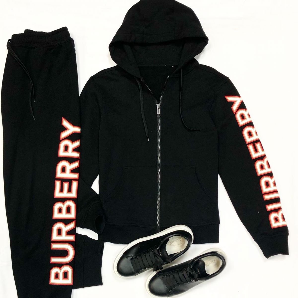 Костюм Burberry размер 44/46 цена 46 155 руб 