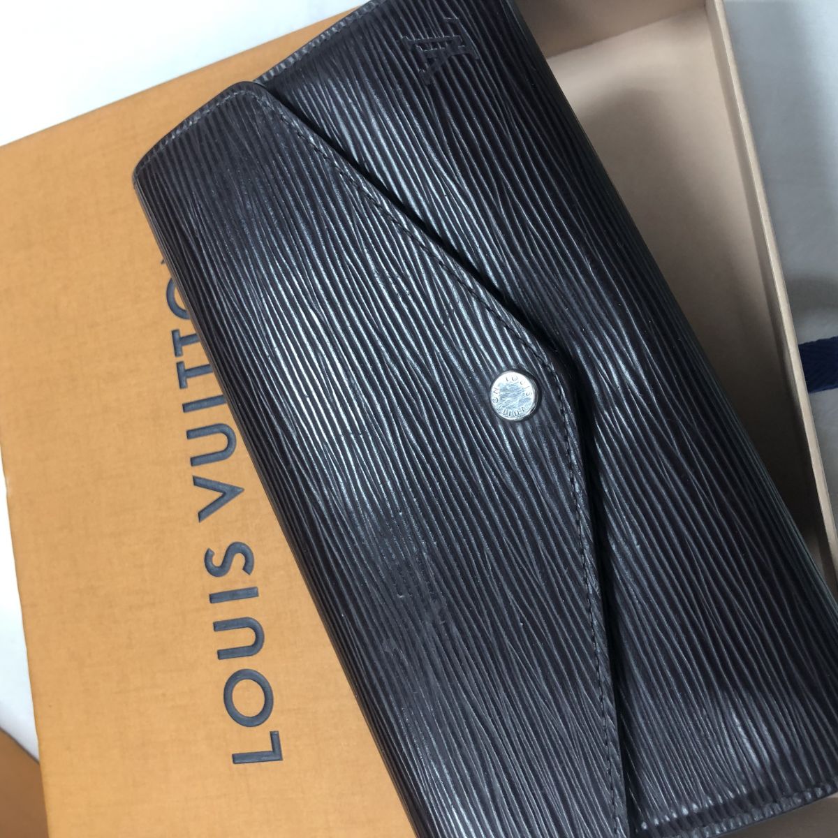 Кошелек LOUIS VUITTON цена 18 786 руб 