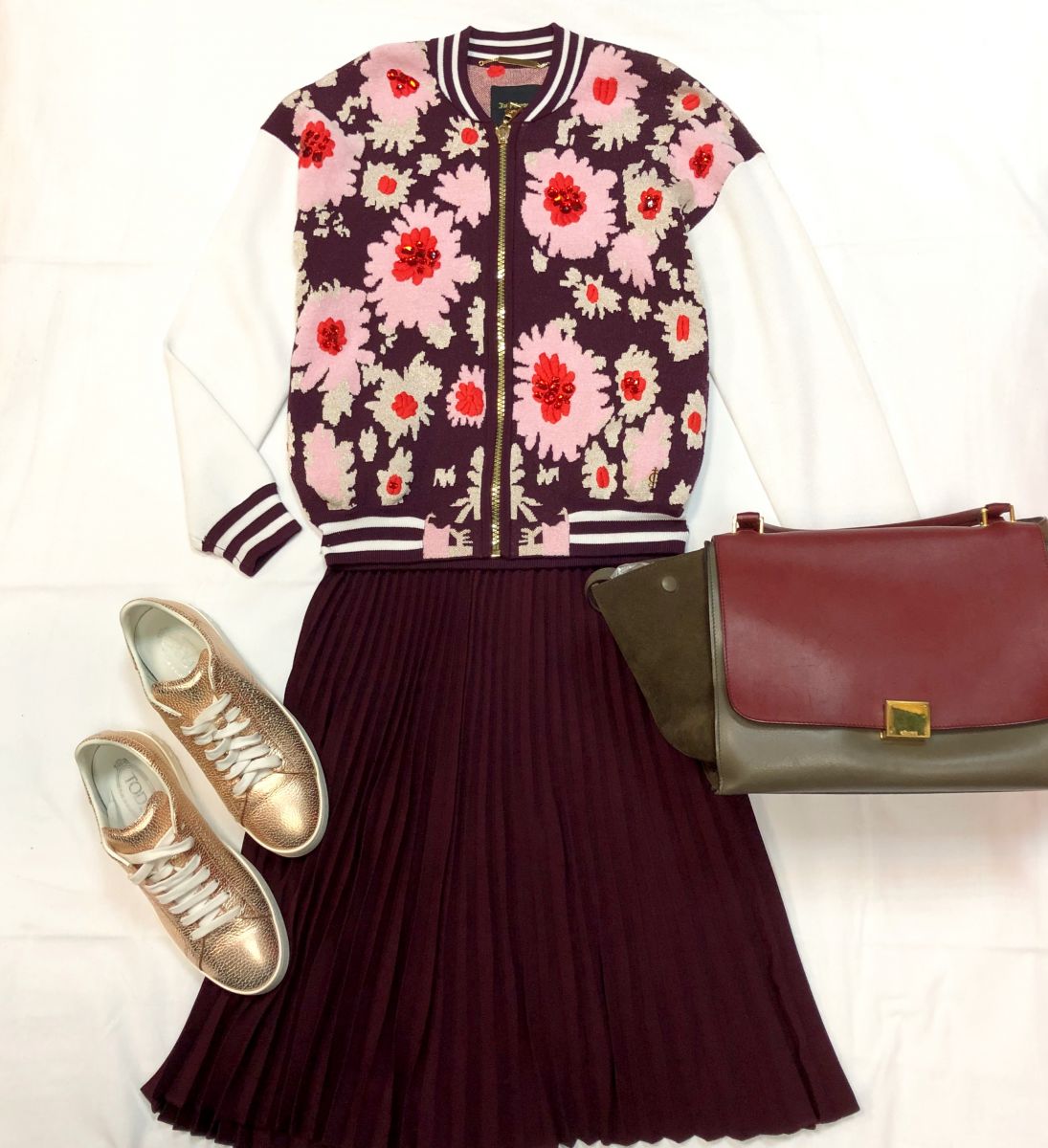 Бомбер JUICY COUTURE размер XS цена 7 693 руб 
Юбка RALPH LAUREN размер 6 цена 3 847 руб 
Кеды TOD’S размер 40 цена 13 077 руб 
Сумка CELINE