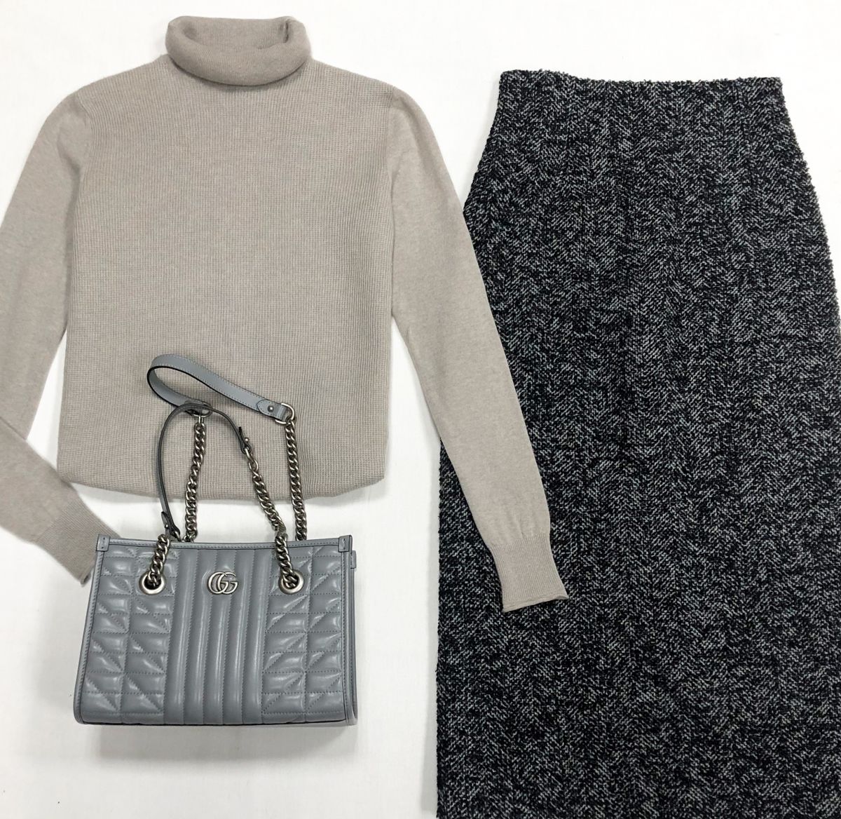 Водолазка/кашемир/ размер 38 цена 27 693 руб
Юбка /твид/ Christian Dior размер 36 цена 23 078 руб
Сумка Gucci 

