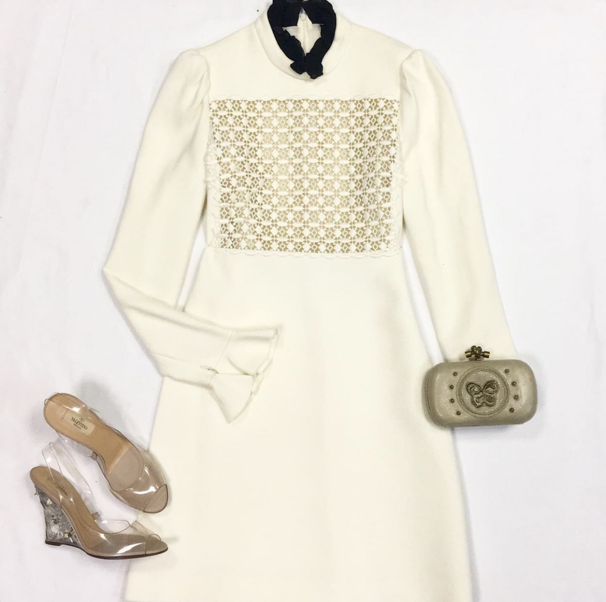 Платье GIAMBATTISTAVALLI размер 40 цена 15 385 рубБосоножки VALENTINO  размер 38.5 цена 7 693 рубКлатч BOTTEGAVENETA 