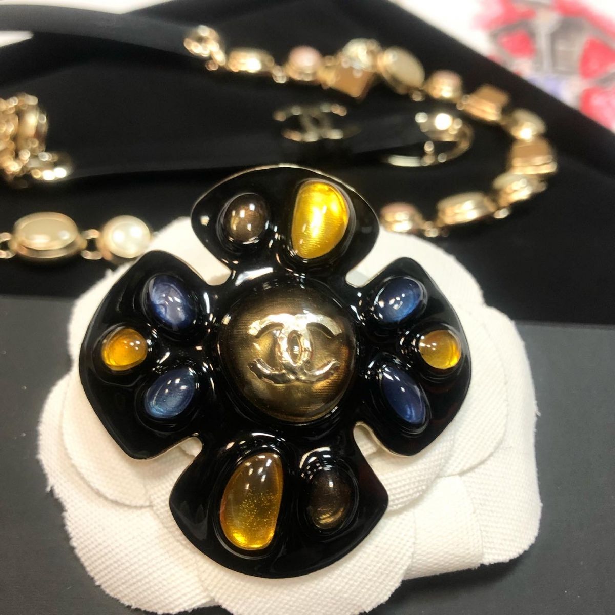 Брошка Chanel цена 46 155 руб 