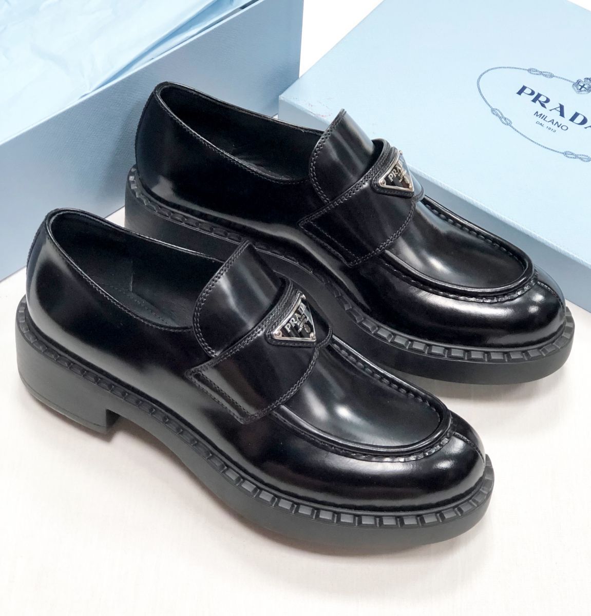 Лоферы Prada размер 40 цена 46 965 руб

