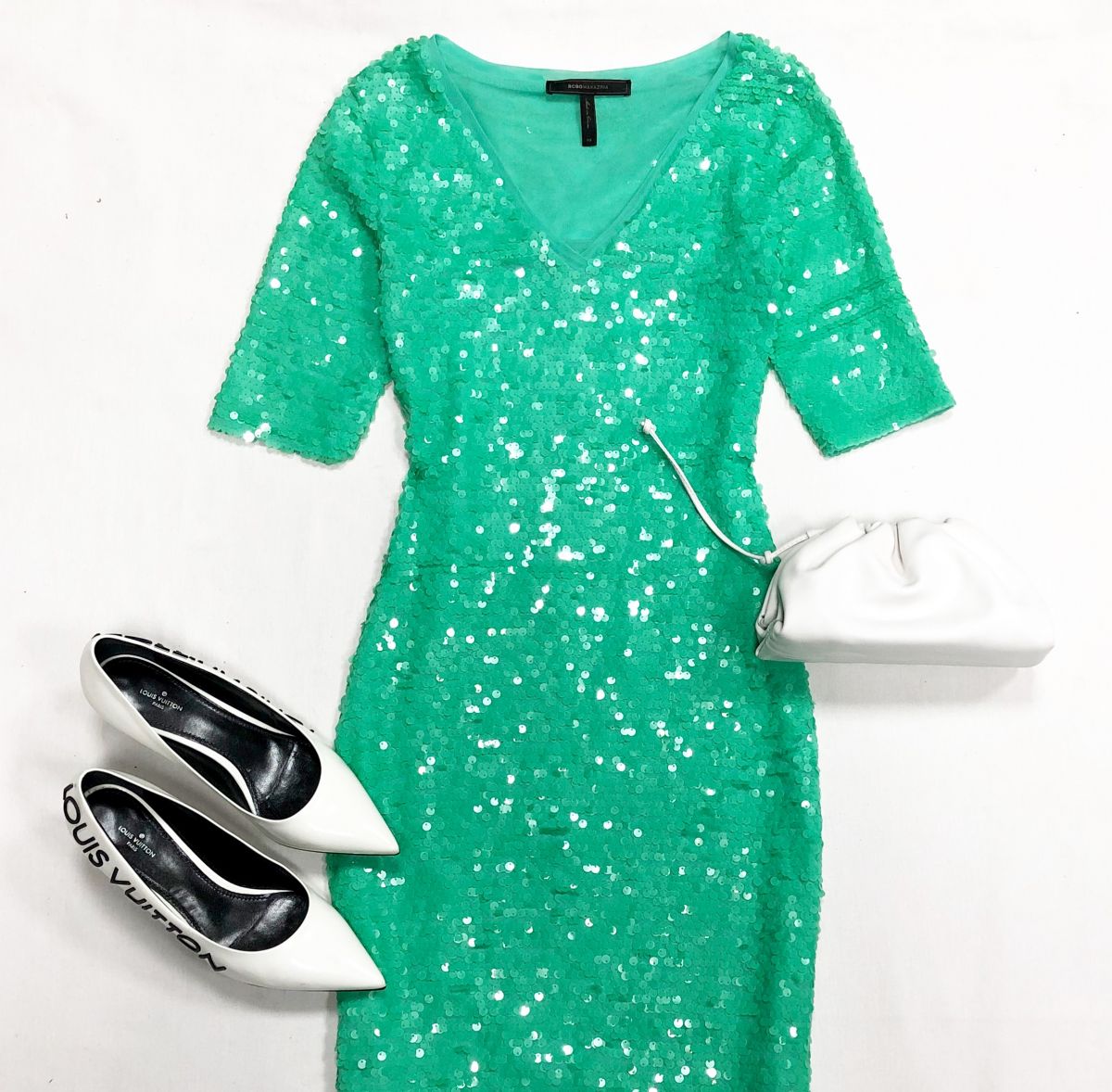 Платье/пайетки/ BCBGMAXAZRIA размер XS цена 12 308 рубТуфли Louis Vuitton размер 38 цена 23 078 рубКлатч BOTTEGA VENETA
