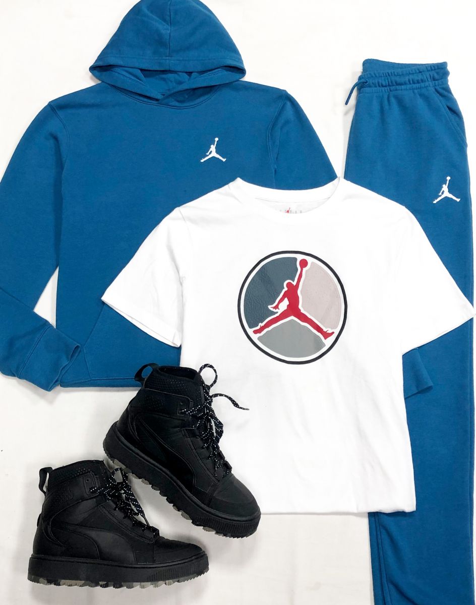 #mechtamen Костюм Jordan размер XL цена   9 393 руб
Ботинки Puma размер 40 цена 7 828 руб