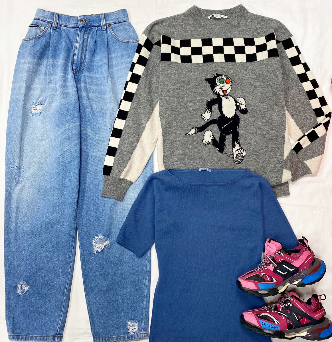 Джинсы Dolce Gabbana размер 36 цена 7 828 руб 
Кофта Stella McCartney размер 42 цена 7 828 руб 
Кофта / кашемир / Malo размер 40 цена 10 959 руб 
Кроссовки Balenciaga размер 36 цена 31 310 руб