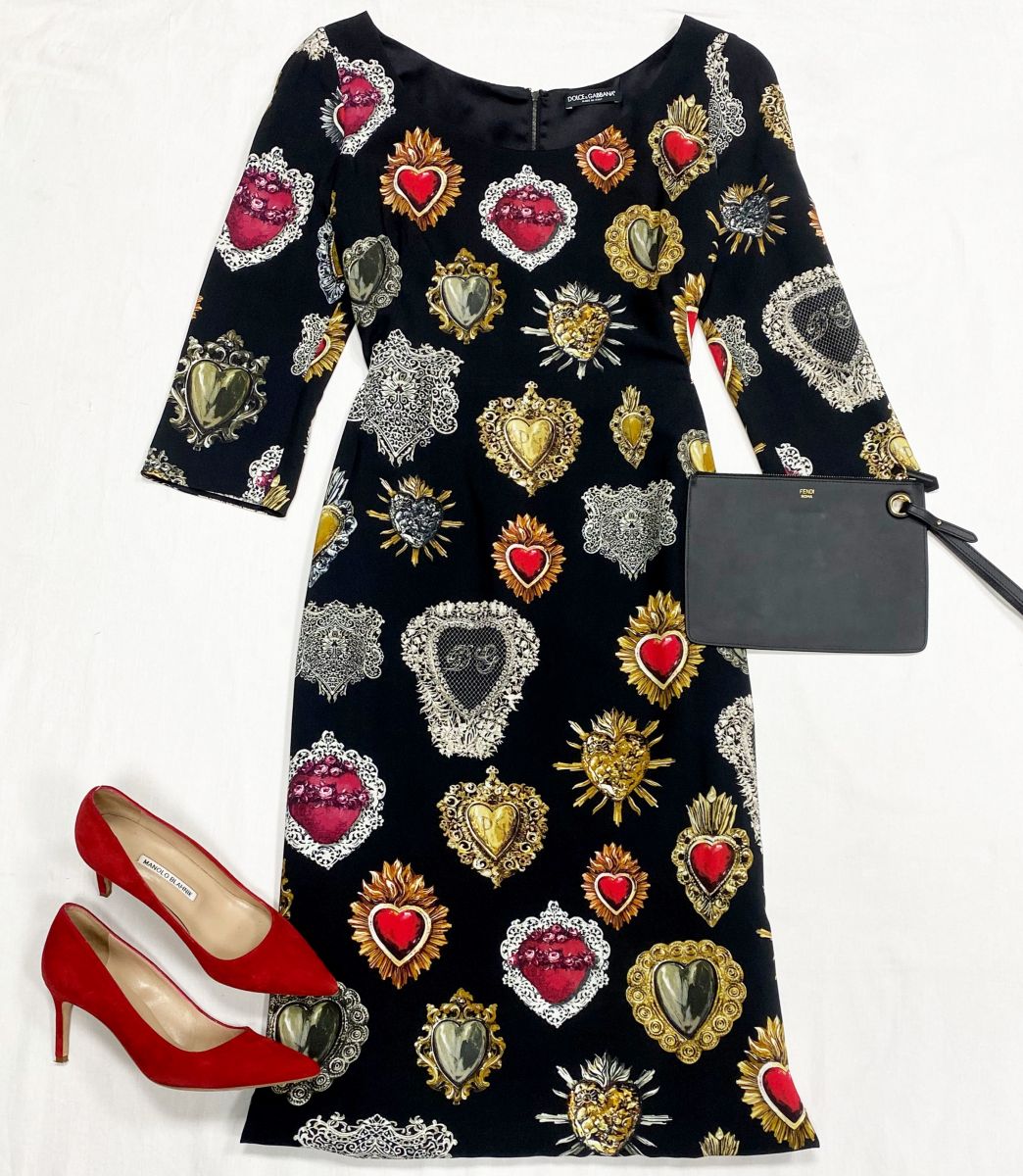 Платье Dolce Gabbana размер 44 цена 30 770 рубТуфли Manolo Blahnik размер 38.5 цена 15 385 рубКлатч Fendi