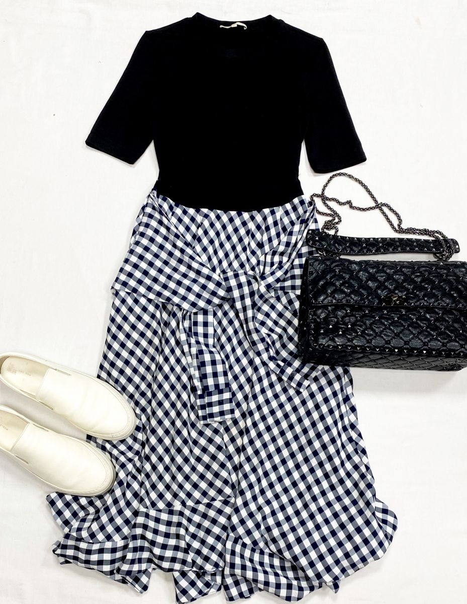 Платье Maje размер 2 цена 6 262 руб
Лоферы The Row размер 39 цена 39 138 руб
Сумка Valentino 