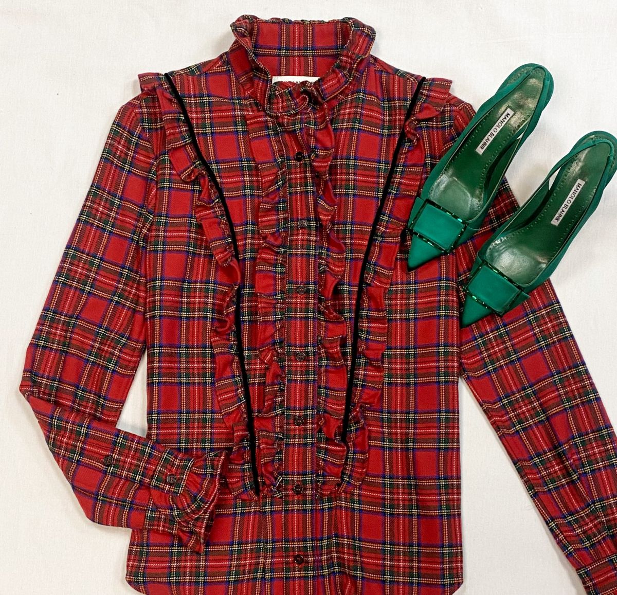 Блузка Saint Laurent размер S цена 23 078 руб
Туфли Manolo Blahnik размер 38.5 цена 30 770 руб 