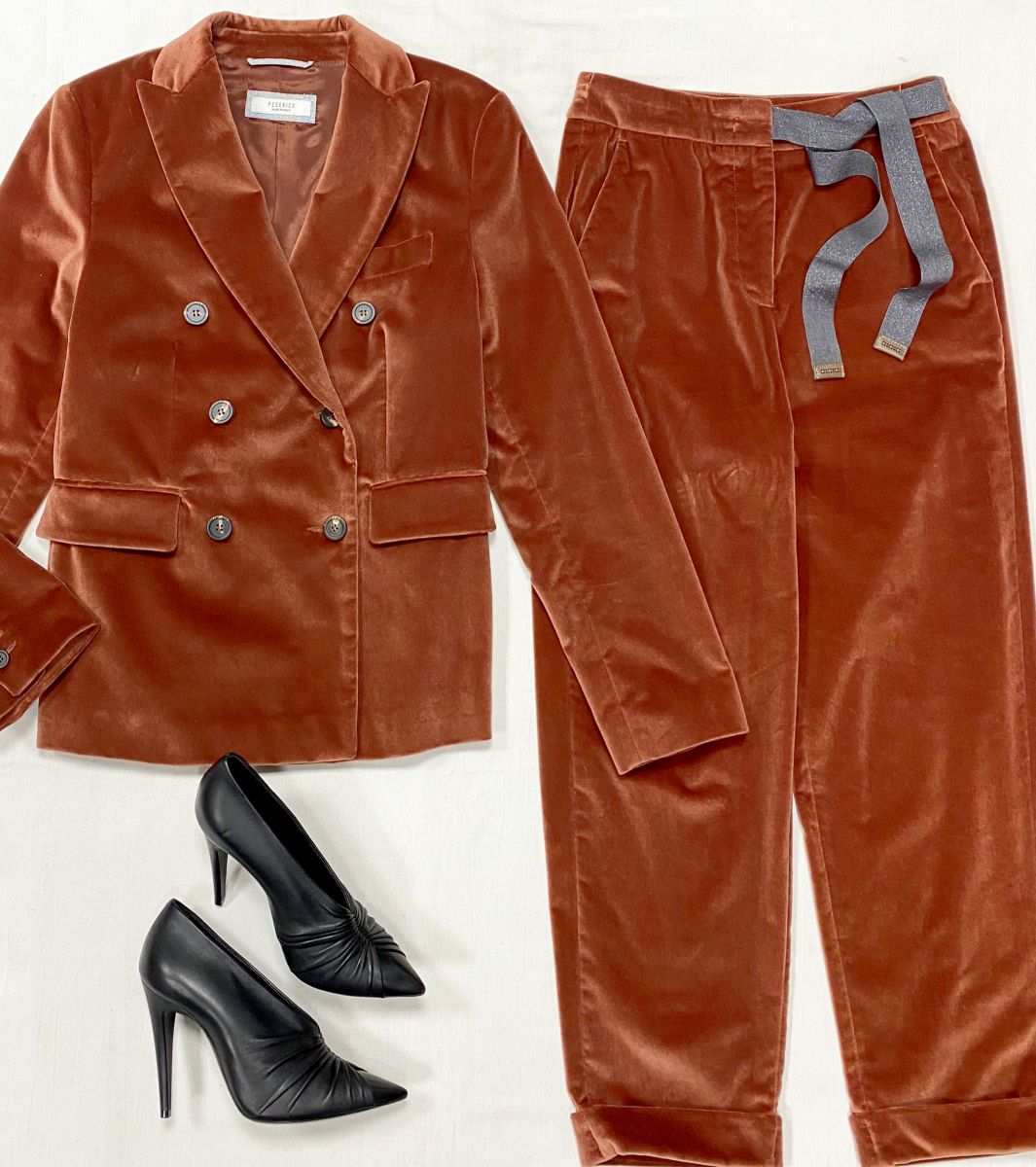 Костюм / бархат / Peserico размер 44 цена 26 614 руб 
Туфли Saint Laurent размер 37.5 цена 31 310 руб