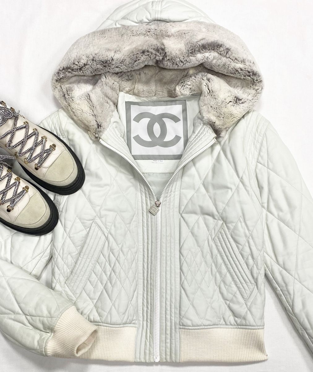 Куртка Chanel размер 44 цена 109 585 рубБотинки Chanel размер 39 цена 125 240 руб
