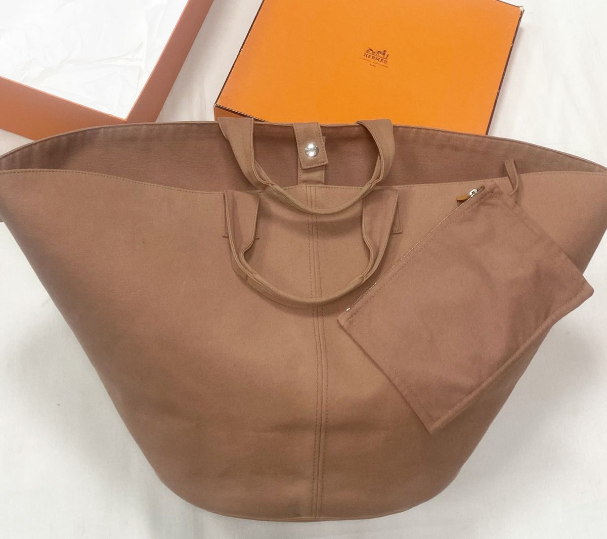 Сумка / пляжная / Hermès размер большой / цена 39 138 руб