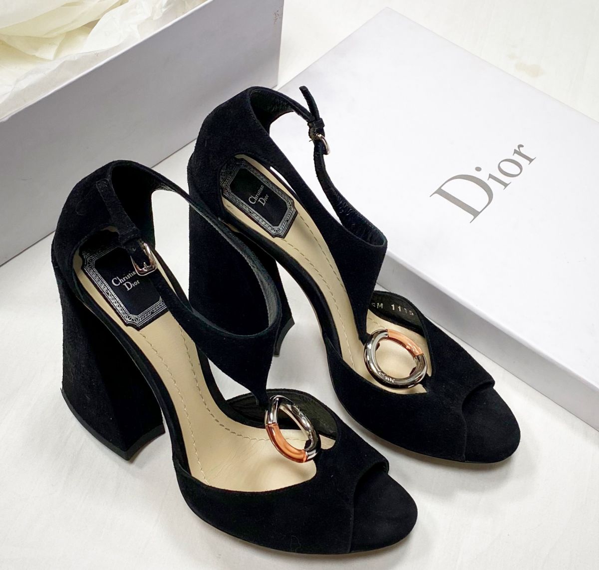 Босоножки Christian Dior размер 38 цена 15 655 руб
