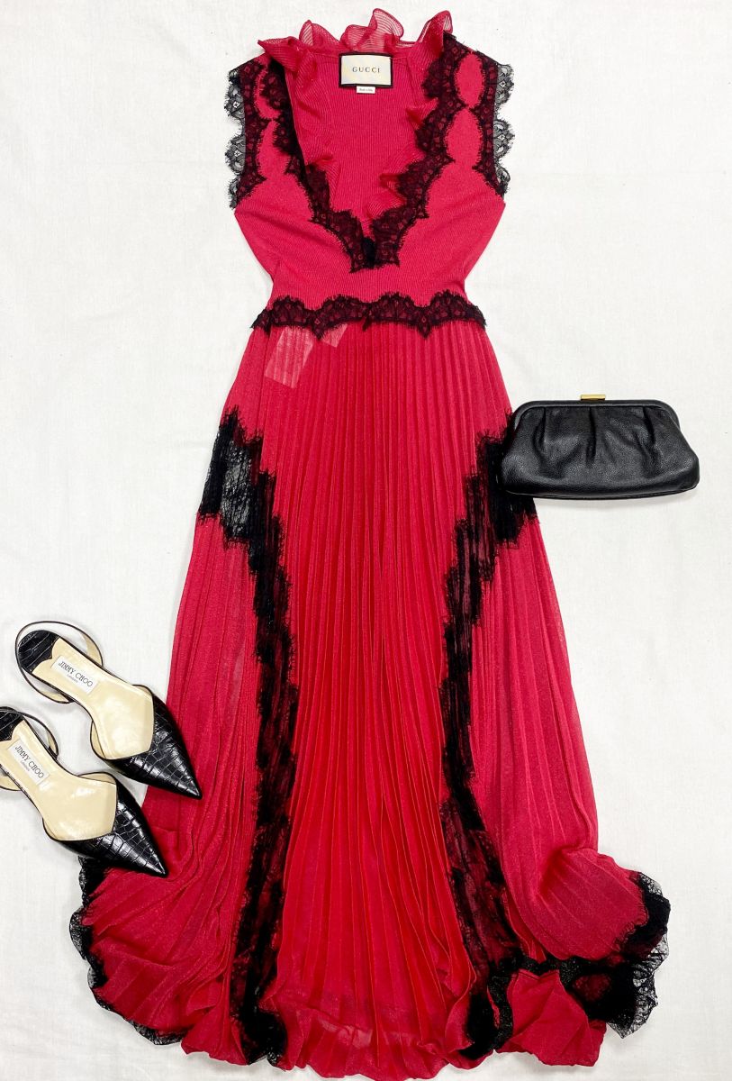 Платье/ люрекс/ ажур/ Gucci размер XS цена 62 620 руб
Мюли Jimmy Choo размер 40 цена 15 655 руб
Клатч Balenciaga 