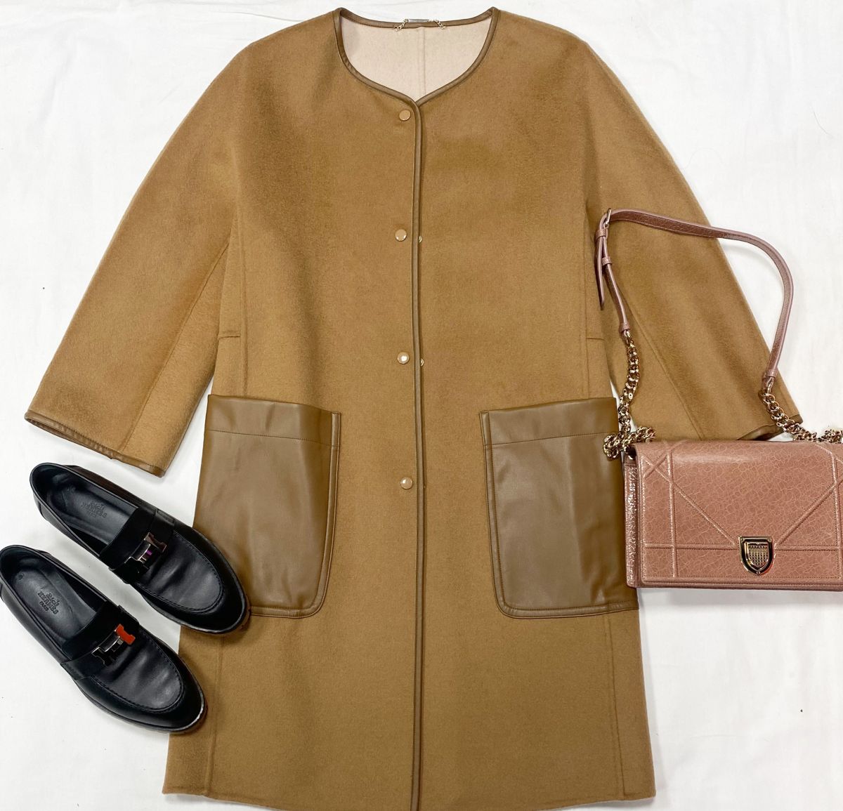 Пальто/   двусторонние/ Marccain размер 1 цена 15 385 руб
Лоферы Hermes размер 38 цена 92 310 руб
Сумка Dior 

