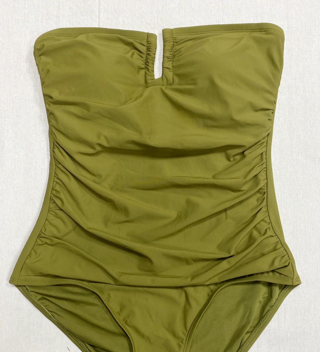 Купальники DKNY размер S/M /L цена  по 7 828 руб
Купальник Massimo Dutti размер S цена 4 697 руб