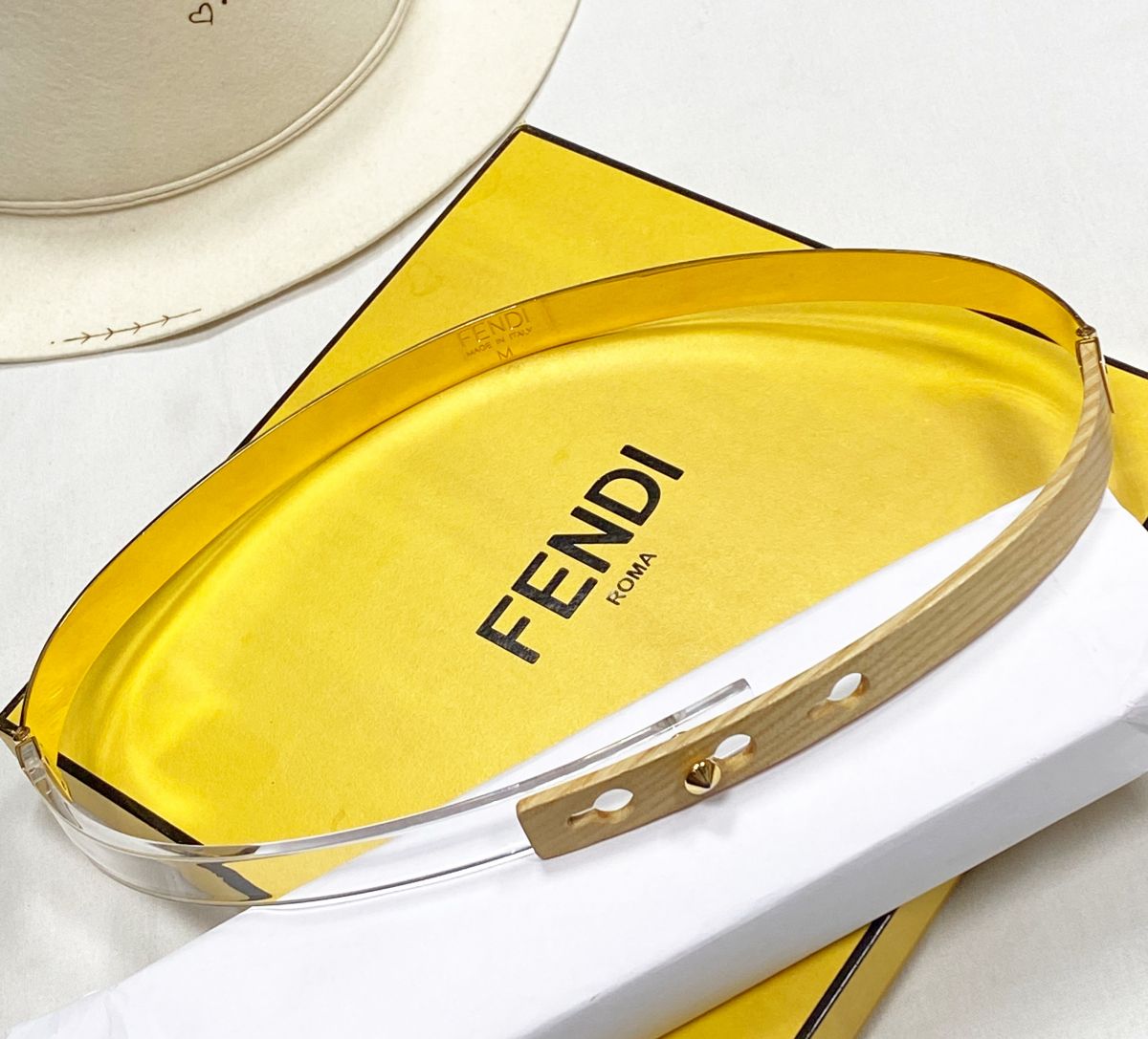 Пояс Fendi цена 15 655 руб
