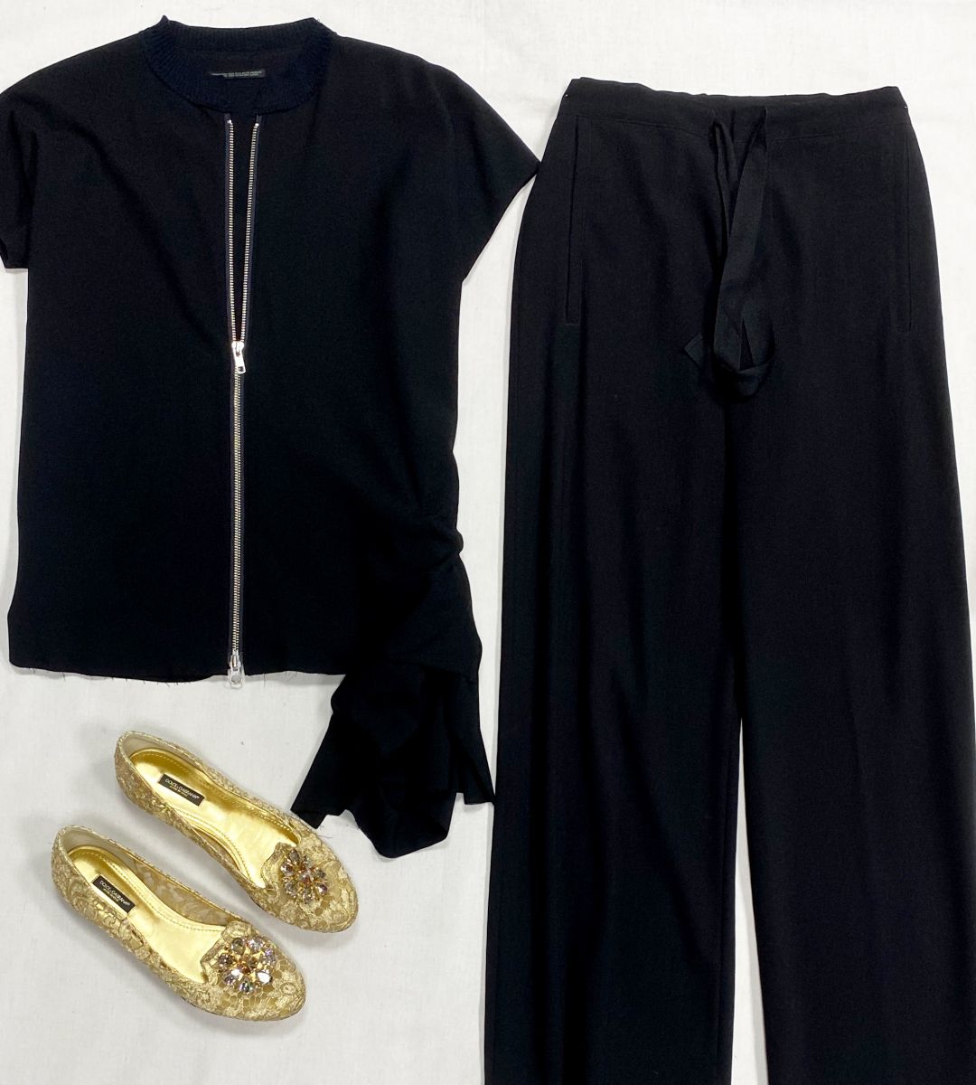 Костюм Y-3 размер 2 цена 15 655 руб
Балетки Dolce Gabbana размер 39 цена 31 310 руб
