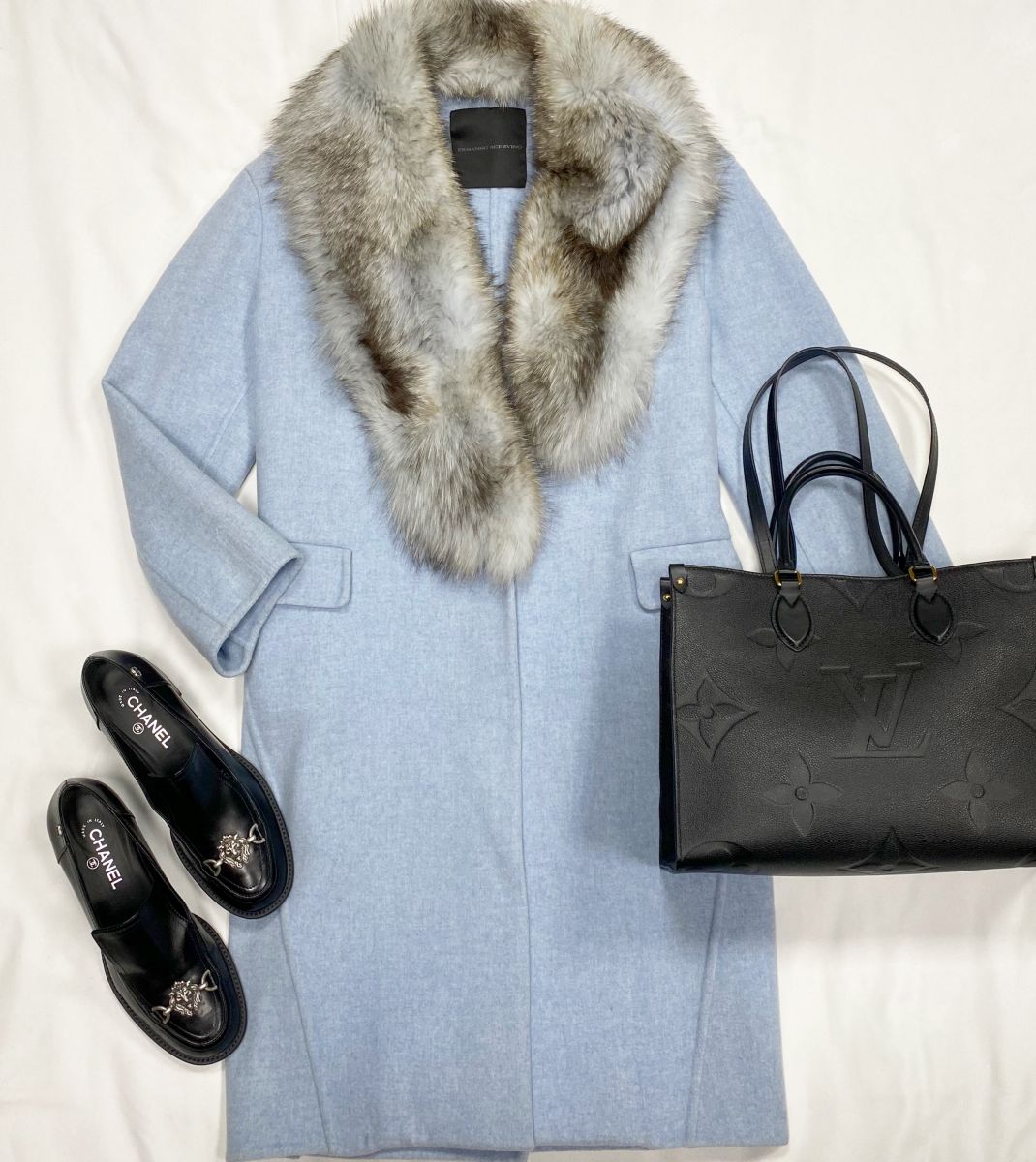 Пальто Ermanno Scervino размер 48 цена 54 793 руб Лоферы Chanel размер 40.5 цена 43 834 руб Сумка Louis Vuitton
