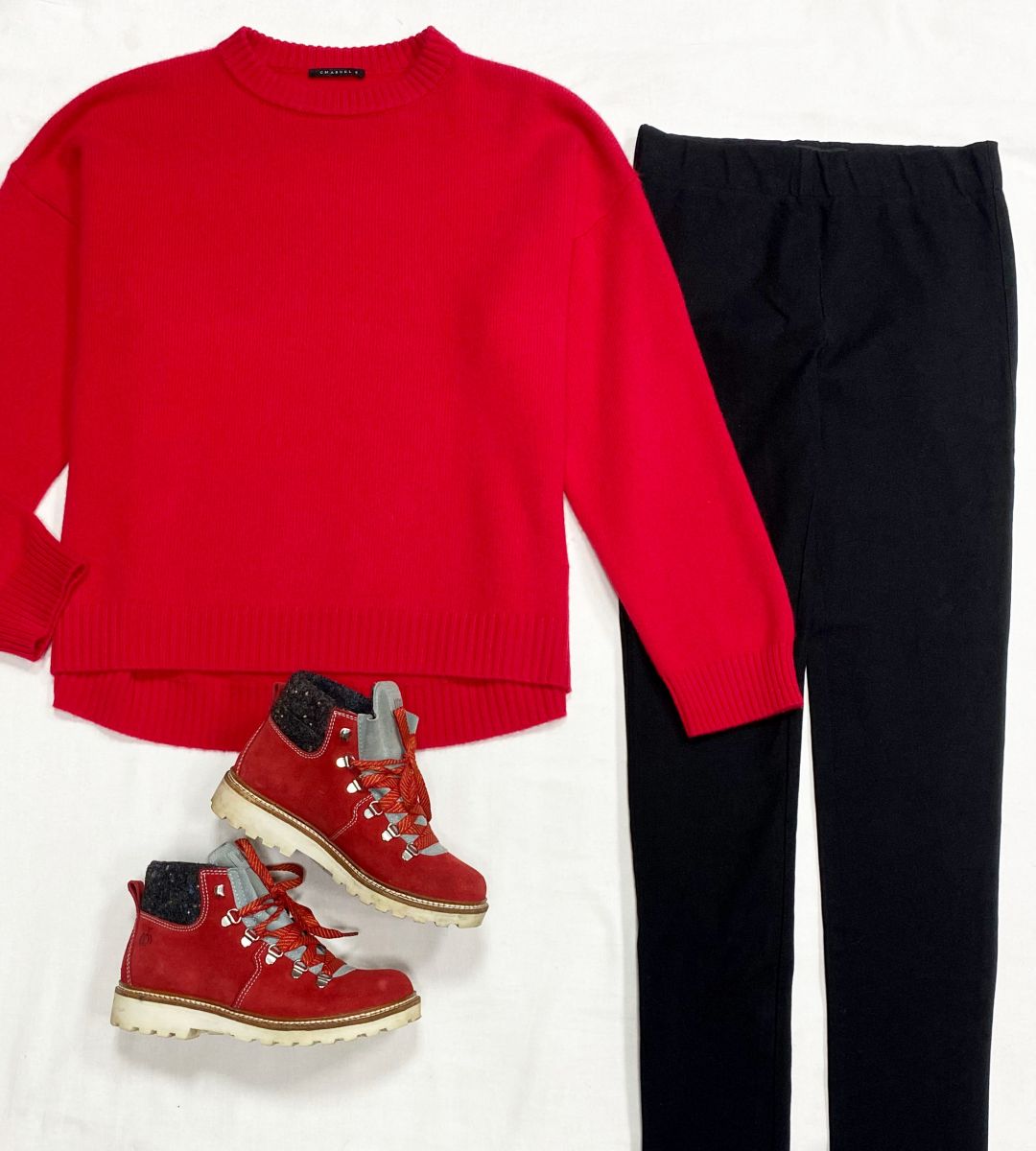 Брюки Joseph размер 36 цена 7 828 руб
Свитер/ кашемир/ Charuel размер S цена 10 959 руб
Ботинки Bosco размер 36 цена 12 524 руб