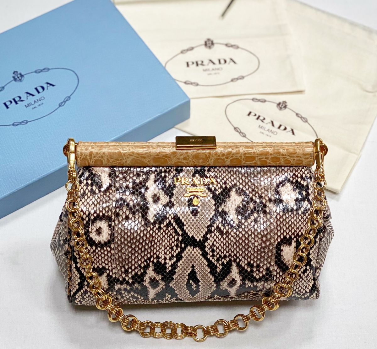 Сумка / питон / Prada размер 25/15 цена 70 448 руб