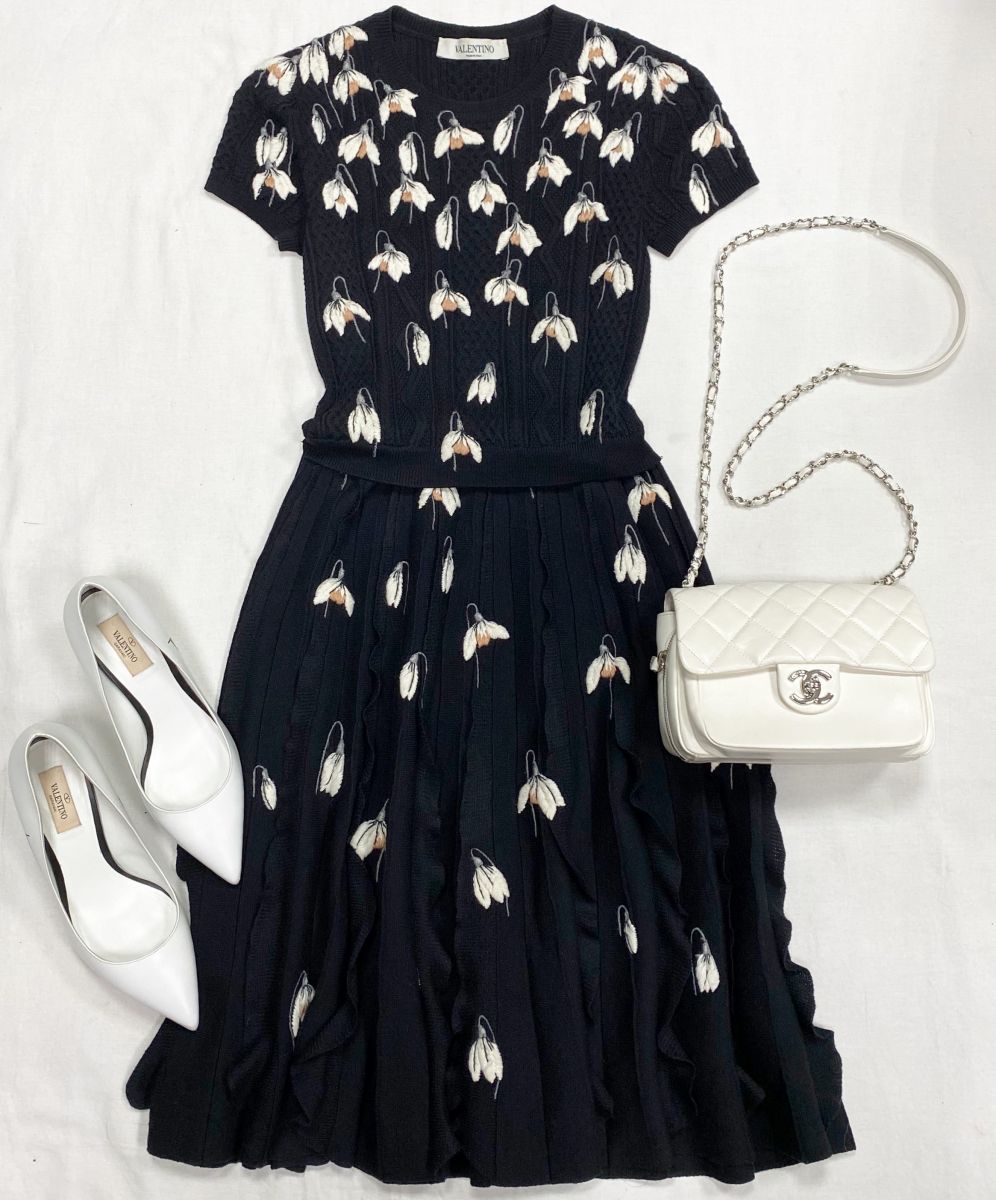 Платье Valentino размер XS цена 23 483 руб 
Туфли Valentino размер 38 цена 23 483 руб 
Сумка Chanel