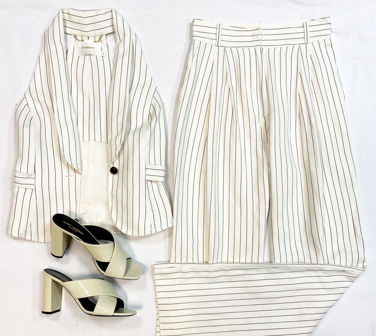 Костюм Zimmermann размер 1 цена 30 770 руб
Сабо Saint Laurent размер 40 цена 23 078 руб 