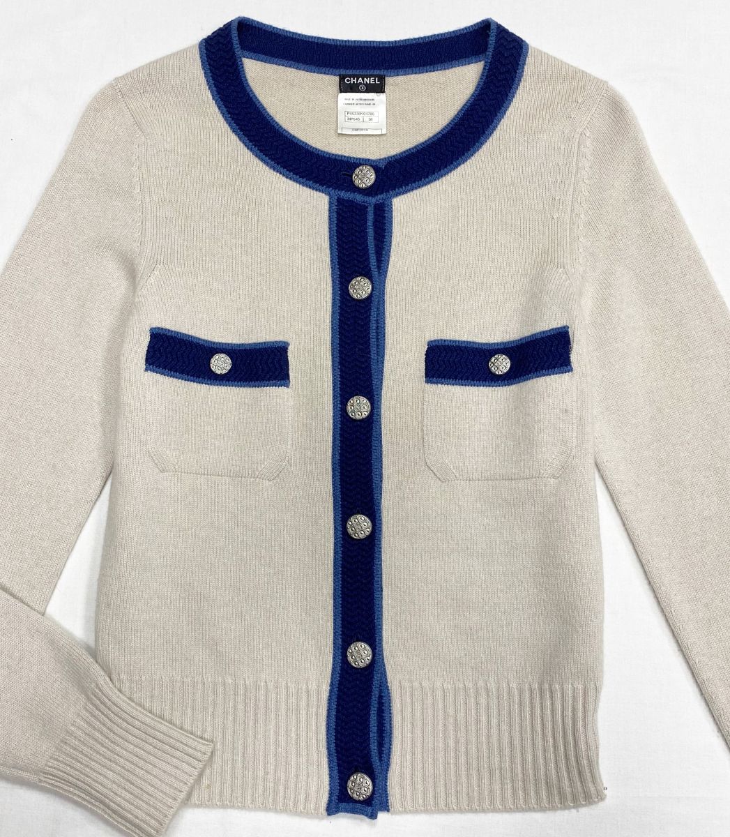 Кардиган Chanel размер 38 цена 109 585 руб
Балетки The Row размер 39 цена 39 138 руб