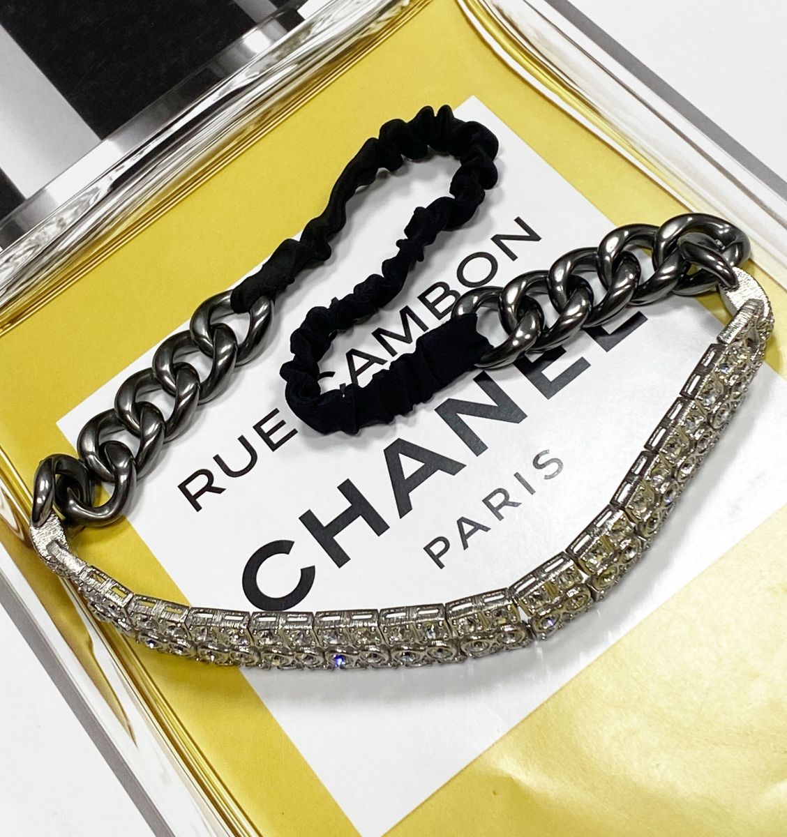 Ободок/ камни/ Chanel цена 78 275 руб
