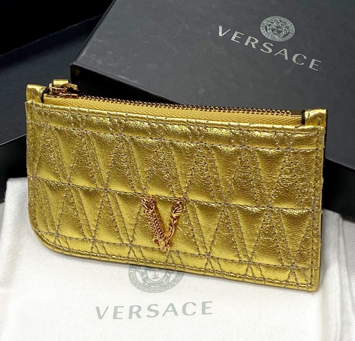 Визитница Versace цена 31 310 руб
