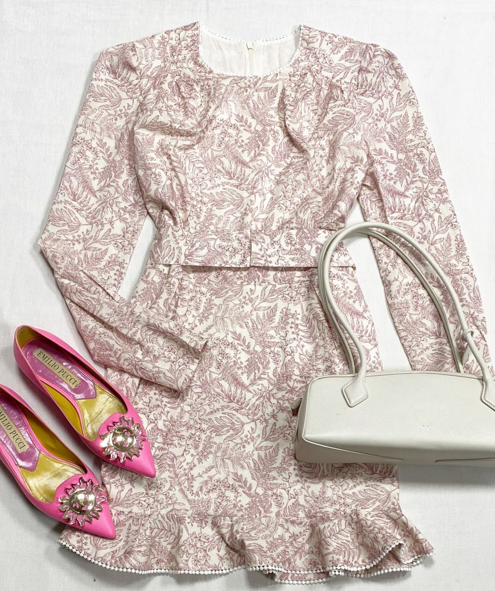 Платье размер 38 цена 6 262 руб
Балетки Emilio Pucci размер 38 цена 12 524 руб
Сумка Alaïa 
