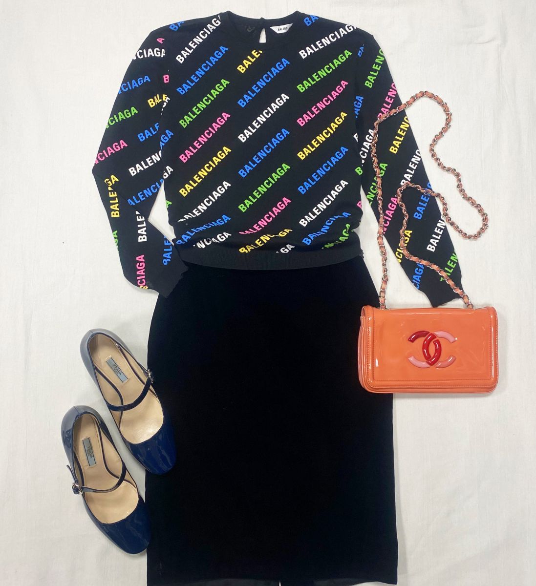 Кофта Balenciaga размер S цена 15 655 руб 
Юбка Saint Laurent размер 34 цена 18 483 руб 
Туфли Prada размер 38.5 цена 23 483 руб 
Сумка Chanel