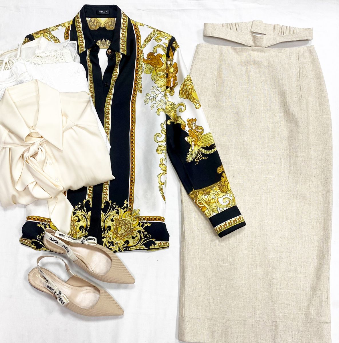 Блузка Versace/ Chloe / Dolce Gabbana размер XS/34/40/42 цена от 7 828 руб до 31 310 руб
Юбка Jacquemus размер 36 цена 23 483 руб
Мюли Christian Dior размер 38.5 цена 46 965 руб