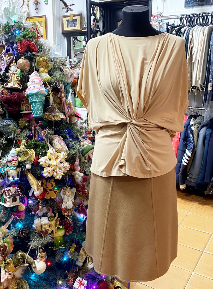 Топ Maison Martin Margiela размер M цена 15 655 руб
Юбка Ysl размер 38 цена 15 655 руб