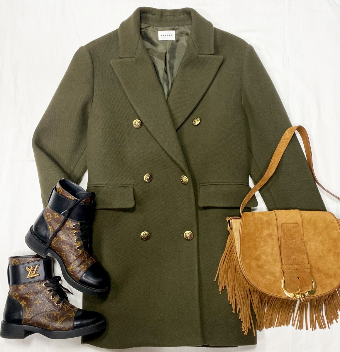 Пальто PAROSH размер S цена 15 655 руб 
Ботинки Louis Vuitton размер 37 цена 31 310 руб 
Сумка Celine